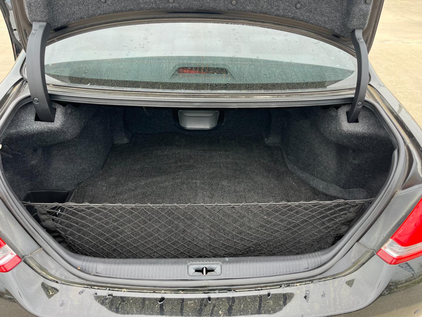 2006 Black /TAN Toyota Avalon Limited (4T1BK36B66U) with an 3.5L V6 DOHC 24V engine, 5-Speed Automatic Overdrive transmission, located at 14700 Tomball Parkway 249, Houston, TX, 77086, (281) 444-2200, 29.928619, -95.504074 - Photo#13